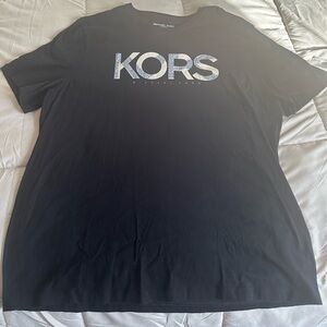 MICHAEL KORS short sleevee tee.